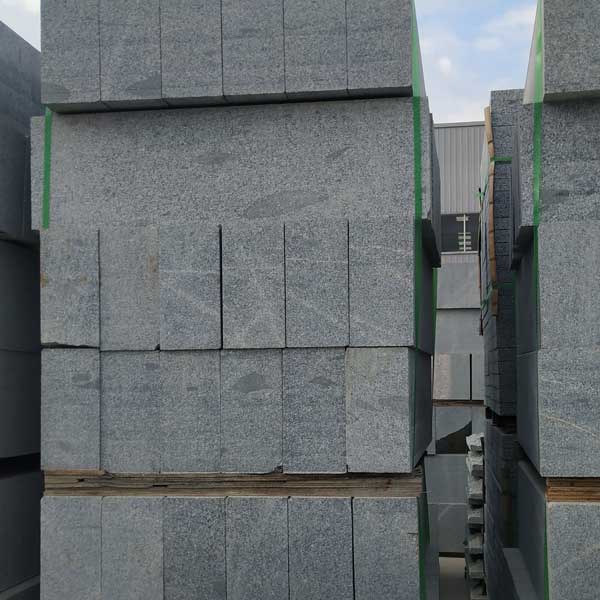 華城石材加工廠 專(zhuān)業(yè)的路邊石供應(yīng)商與石材加工服務(wù)